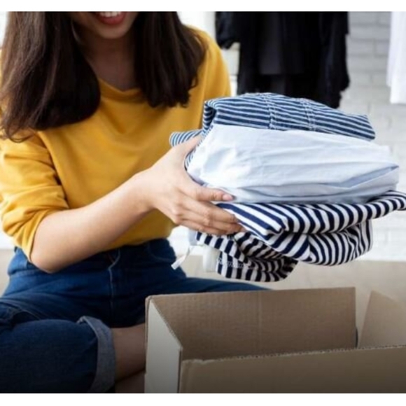 Women's Clothing Mystery Box!! Pre-Boxed Size Medium 5 lbs. - Picture 3 of 3